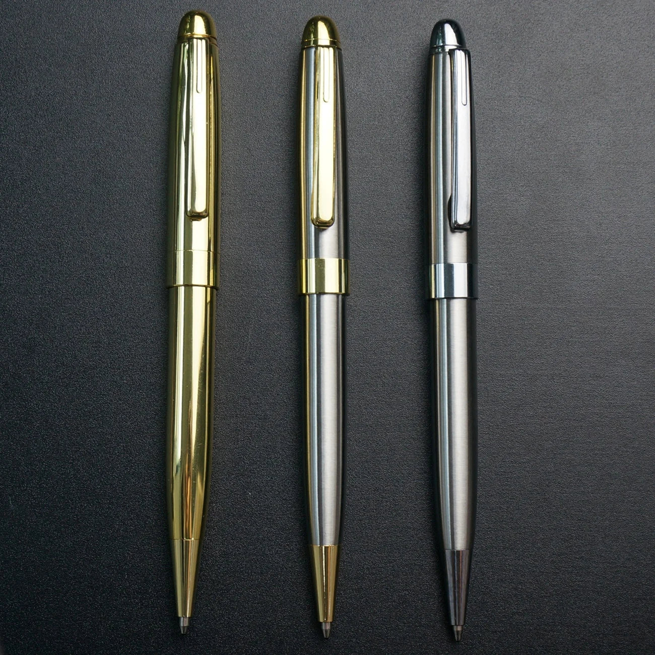 Elegant Signature Ballpoint Pen – Smooth Writing Gift Pen for Men & Women